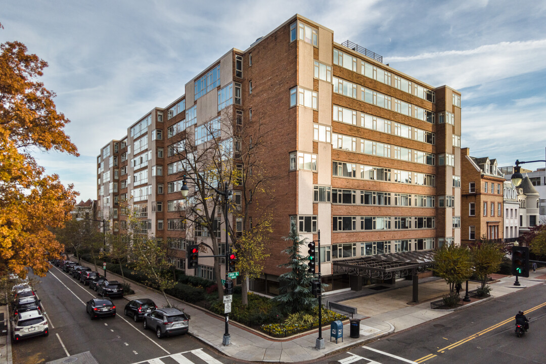 Dupont East Condominium in Washington, DC - Foto de edificio