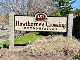 21 Hawser Ln, Unit 2 in Swampscott, MA - Building Photo