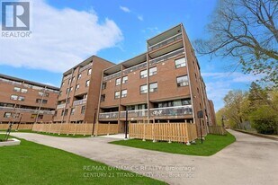 4064 Lawrence Ave E in Toronto, ON - Building Photo