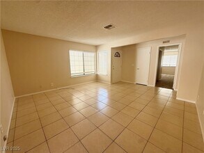6568 Gazelle Dr, Unit 4 in Las Vegas, NV - Building Photo - Building Photo