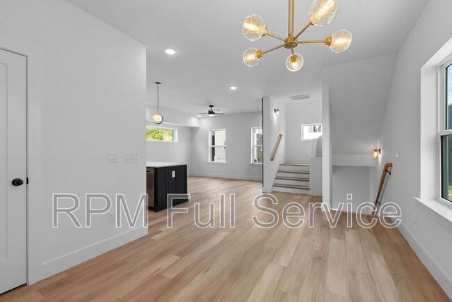 1241 N Avondale Cir in Nashville, TN - Building Photo - Building Photo