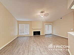 6815 Hillside Peak in San Antonio, TX - Building Photo - Building Photo