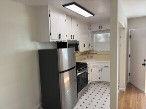 1139 Amoroso Pl, Unit 1139 in Venice, CA - Building Photo - Building Photo