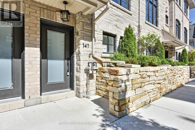 55 Lunar Cres in Mississauga, ON - Building Photo - Building Photo