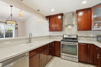 1348 Merrivale West Square in San Jose, CA - Building Photo - Building Photo