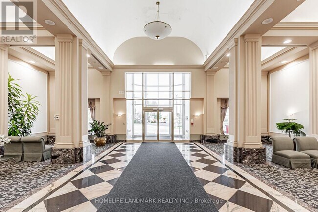 1 Lee Centre Dr in Toronto, ON - Building Photo - Building Photo
