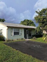 6761 NW 24th Ct in Margate, FL - Building Photo