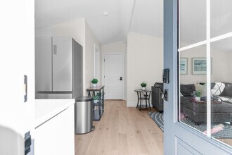 26 Tilley Ave, Unit 2 in Newport, RI - Building Photo - Building Photo