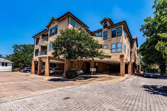 property at 1910 Robbins Pl