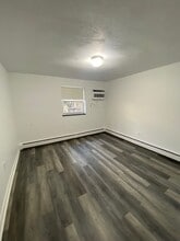 154 Lexington St, Unit 2 in Auburndale, MA - Foto de edificio - Building Photo