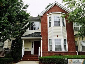 141 Forest Dr in Piscataway, NJ - Building Photo