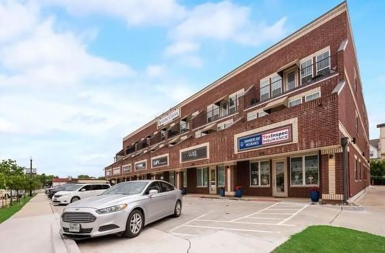 251 S Mill St in Lewisville, TX - Building Photo