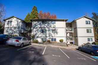 MT. VISTA APARTMENTS in Salem, OR - Building Photo - Building Photo