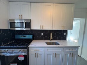 75-5 254th St in Queens, NY - Building Photo - Building Photo