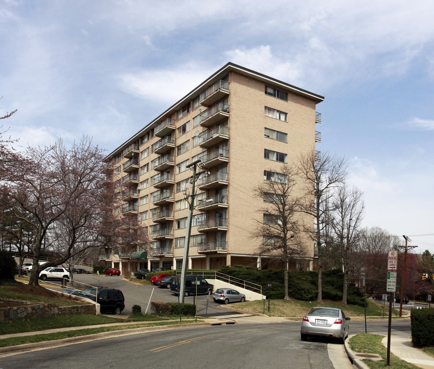 Boling Brook Towers in Alexandria, VA - Building Photo