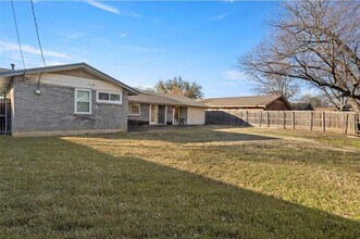 3518 Windsor St in Irving, TX - Building Photo - Building Photo