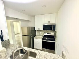 1766 Abbey Rd in West Palm Beach, FL - Building Photo