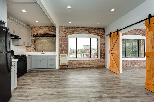 2195 Whittier - Residential in Los Angeles, CA - Building Photo - Interior Photo