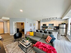 4500 Chicago Ave, Unit 303 in Minneapolis, MN - Foto de edificio - Building Photo