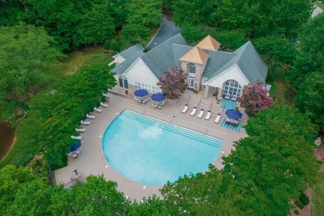 Waterford Place in Greensboro, NC - Building Photo - Building Photo