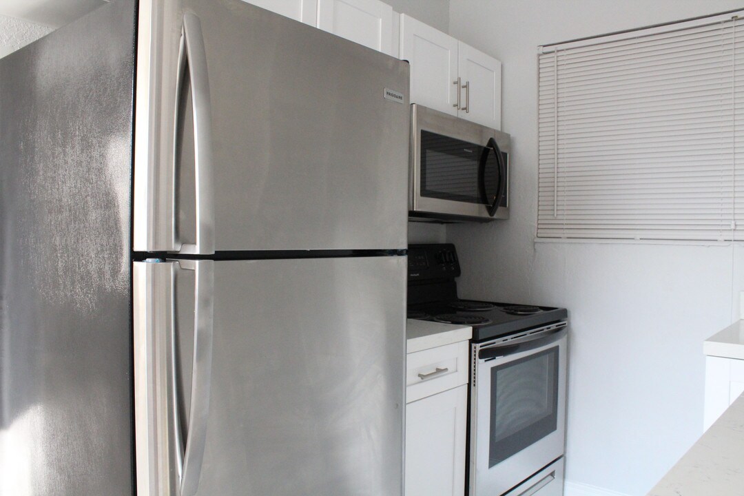 580 North Miami Apartments in North Miami, FL - Building Photo