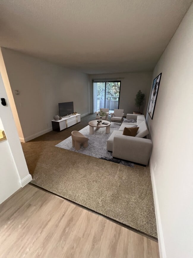 2077 Washington Avenue in San Leandro, CA - Foto de edificio - Building Photo