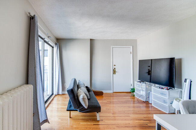 1480 Commonwealth Ave in Boston, MA - Building Photo - Building Photo