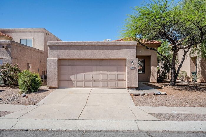 7886 S Castle Bay St in Tucson, AZ - Foto de edificio