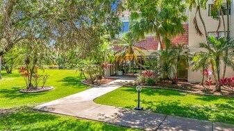 210 Lakeview Dr, Unit 306 in Weston, FL - Building Photo
