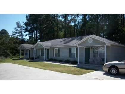 Pineview Apartments in Albertville, AL - Building Photo