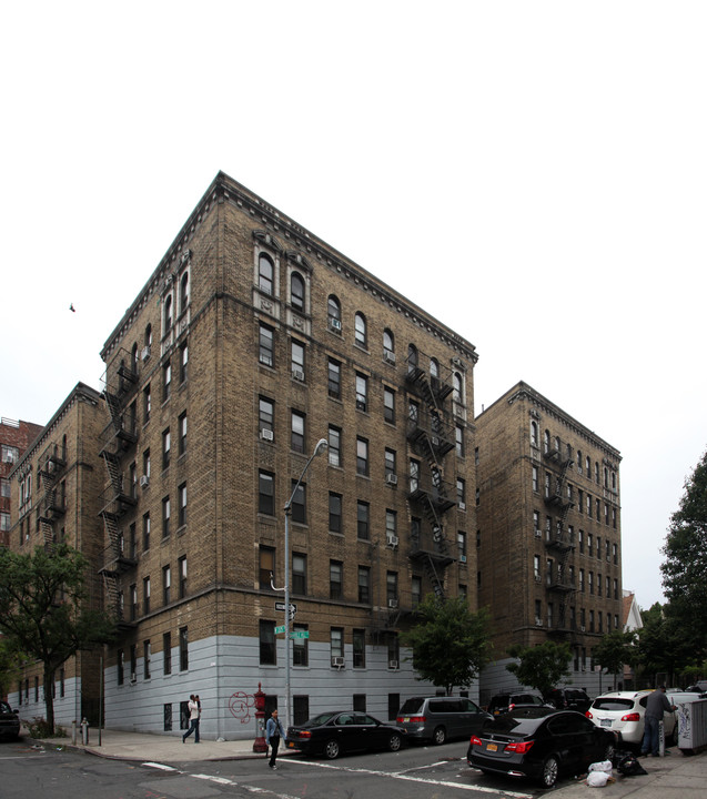 1-11 Marble Hill Ave in Bronx, NY - Building Photo