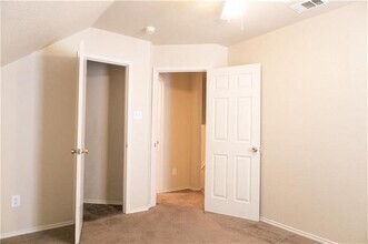 404 Kings Way Dr in Mansfield, TX - Foto de edificio - Building Photo