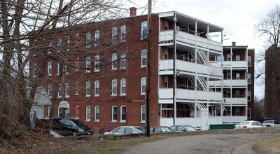 567 Pleasant St in Holyoke, MA - Building Photo - Building Photo