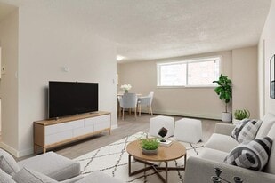 Bella Vista in Medicine Hat, AB - Building Photo