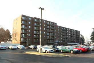 Maple Village Apartments in Adrian, MI - Building Photo - Building Photo