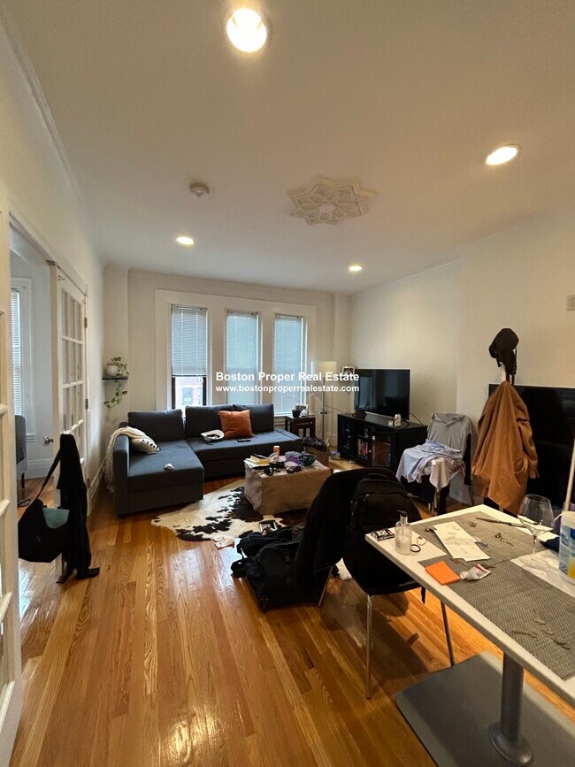 254 Newbury St, Unit 4 in Boston, MA - Building Photo - Building Photo