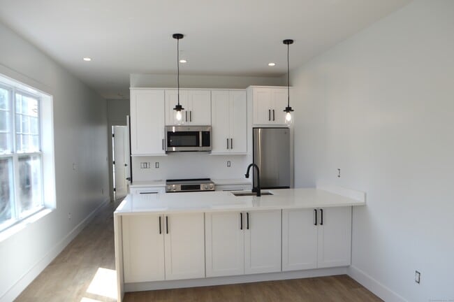 25 Church St in New Milford, CT - Building Photo - Building Photo