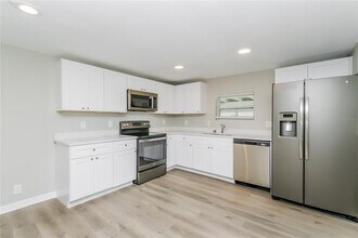 1909 Glen Echo Ln in Clearwater, FL - Building Photo - Building Photo