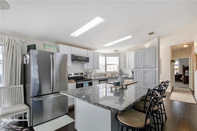 2970 Sloop Ln in Saint James City, FL - Building Photo - Building Photo