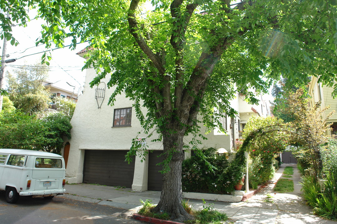 Las Casitas Apartments in Berkeley, CA - Foto de edificio