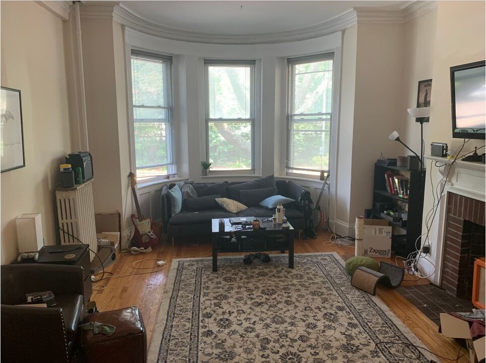 1489 Beacon St, Unit #1 in Brookline, MA - Foto de edificio