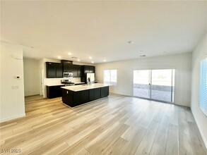 6825 Denton Ct in Las Vegas, NV - Building Photo - Building Photo