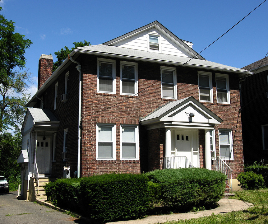 631 Warburton Ave in Yonkers, NY - Building Photo