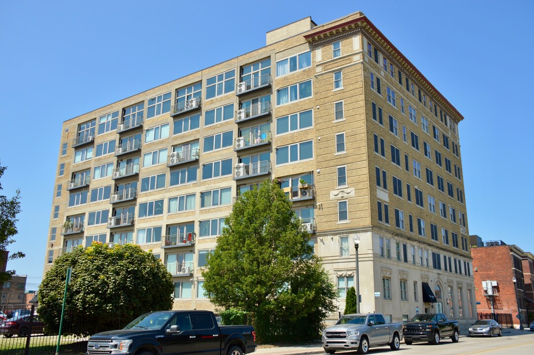 Carlton Lofts in Detroit, MI - Building Photo