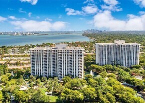 1000 Quayside Terrace in Miami, FL - Building Photo