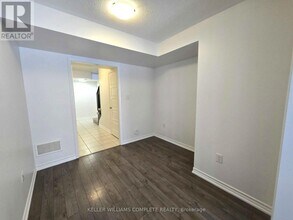 518 Buckeye Ct in Milton, ON - Building Photo - Building Photo