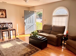 864 E Sherwood Hills Dr in Bloomington, IN - Foto de edificio - Building Photo