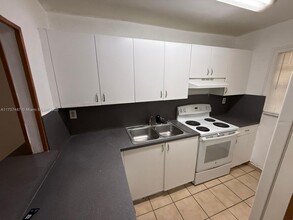 6055 W 19th Ave in Hialeah, FL - Building Photo - Building Photo