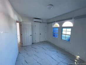 1652 Madison St-Unit -1-8 in Hollywood, FL - Building Photo - Building Photo