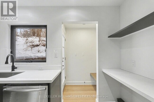 306 Riverside Dr in London, ON - Building Photo - Building Photo